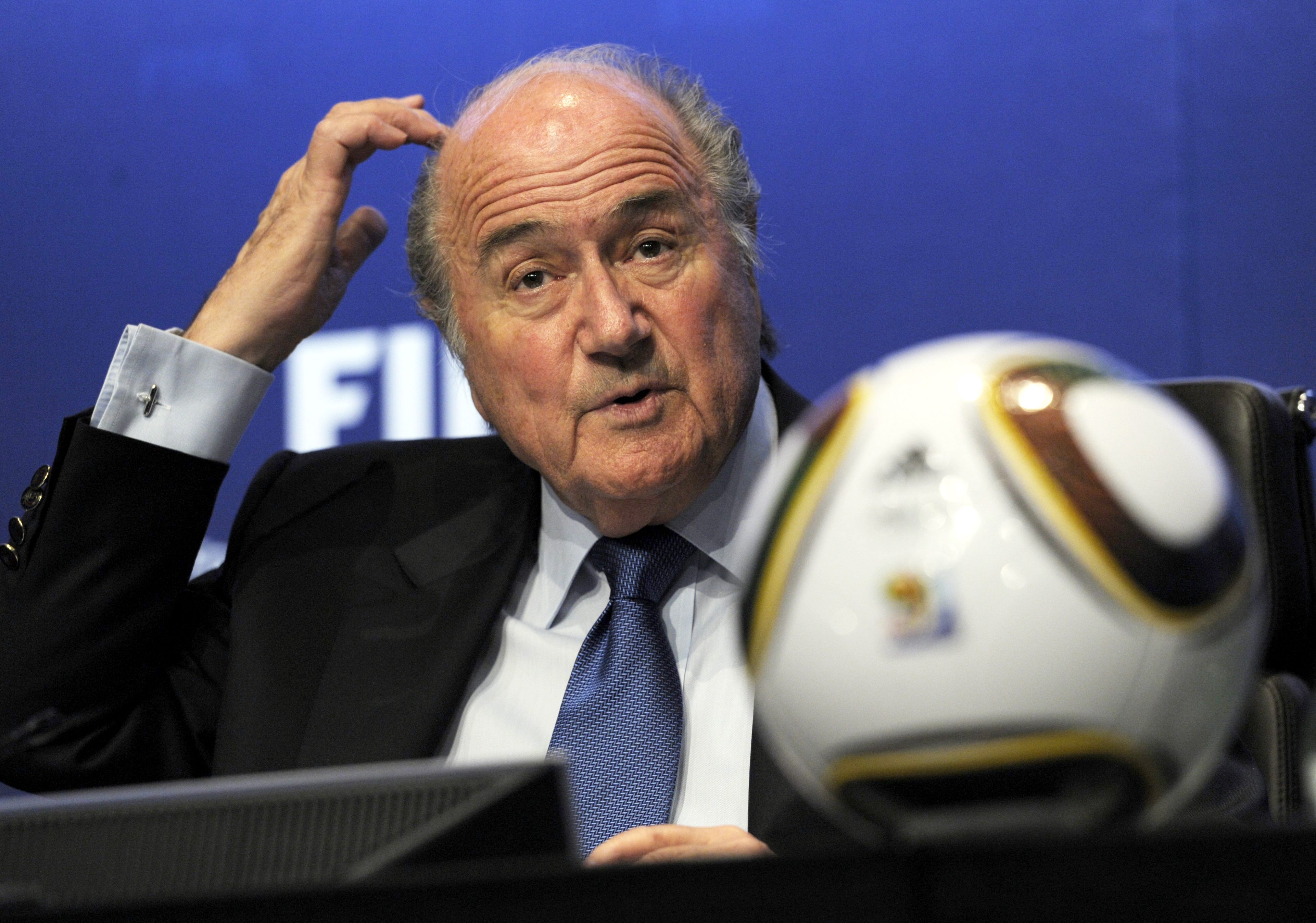 Blatter ammette errore sul Mondiale in Qatar