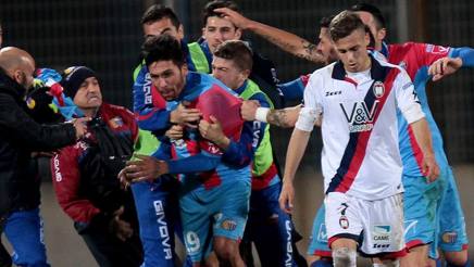 Serie B: Catania-Crotone 1-1 all’ultimo respiro
