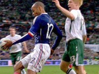 Thierry Henry mano Francia-Irlanda