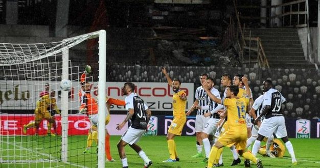 Serie B, 5ª giornata: Frosinone all’ultimo respiro, è primo! Crollano Carpi e Perugia