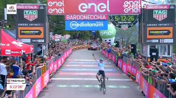 Giro d’Italia 2018, epico Chris Froome: è Maglia Rosa a Bardonecchia