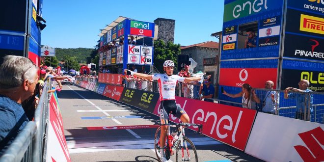 Giro d’Italia U23 2019, primo successo italiano: Mazzucco primo sullo sterrato toscano