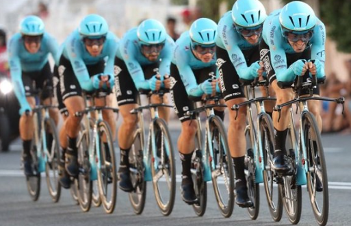 Vuelta a Espana, Astana vince la cronosquadre. Lopez primo leader