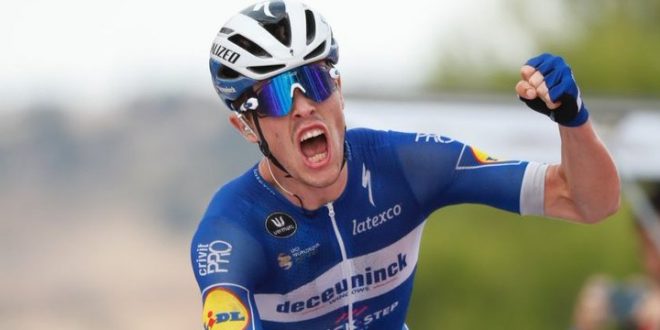 Vuelta a Espana 2019, assolo di Cavagna. Polemiche tra i big