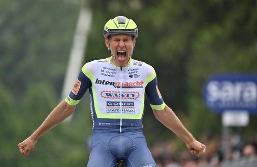 Giro d’Italia 2021, fuga a Canale: colpo grosso Van Der Hoorn