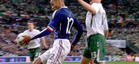 Thierry Henry mano Francia-Irlanda