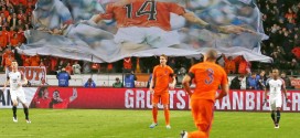 Cruyff: Olanda-Francia si ferma al 14', omaggio al Mito