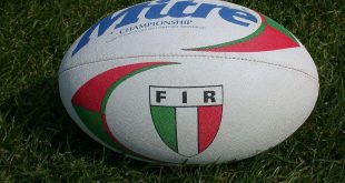 Il Processo Artigianale Dietro la Palla da Rugby