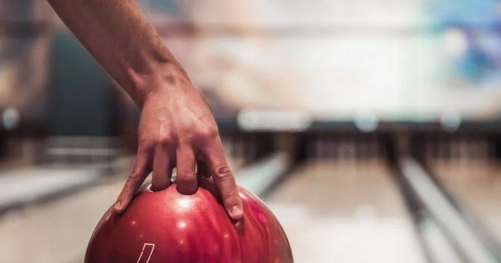 La fisica del bowling: la rotazione del pallone spiegata