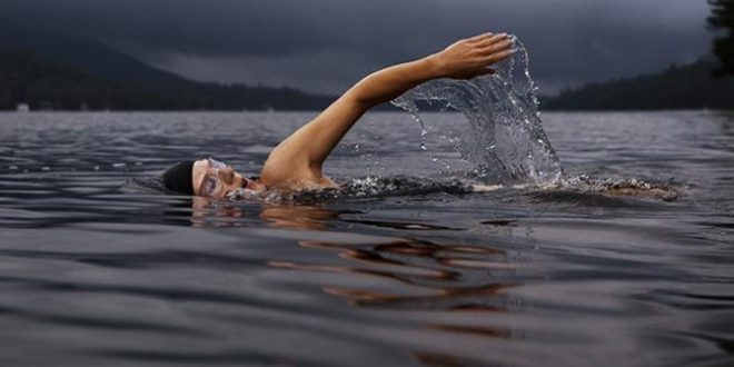 Nuoto in Acque Libere: Tecniche e Precauzioni Necessarie