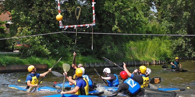 Canoa Polo: Agilità e Strategia sul’Acqua