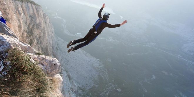 Base Jumping: Il Brivido del Salto nel Vuoto